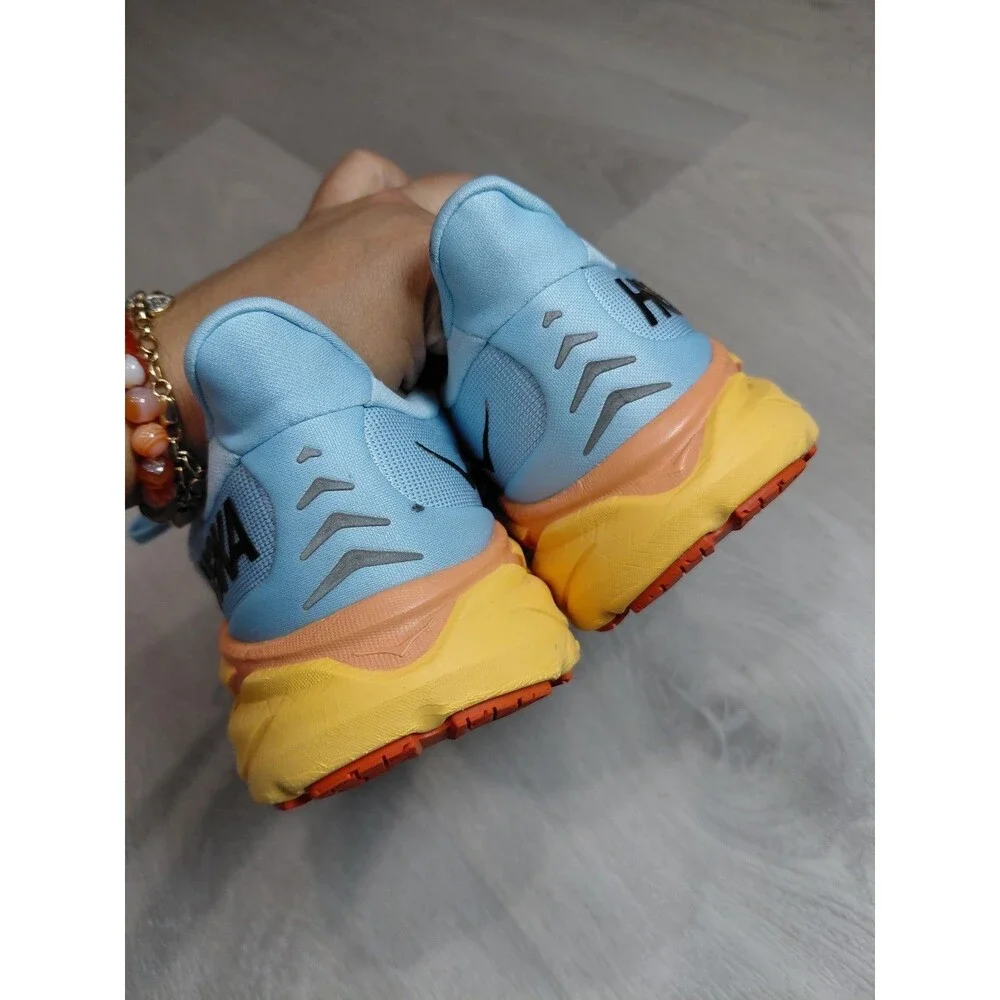 Hoka One One hoka one